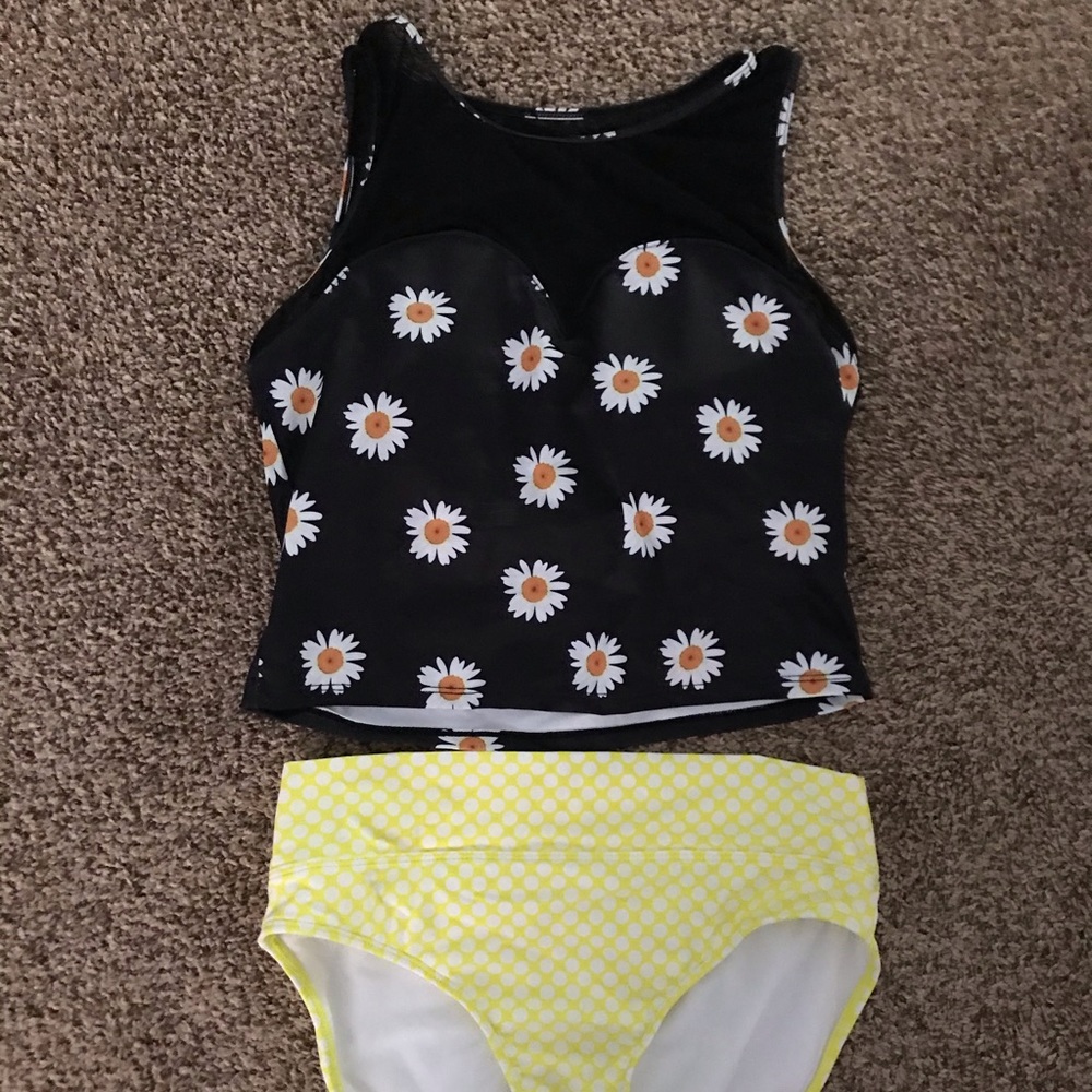 Kortni Jeane Daisy Netted Sweetheart